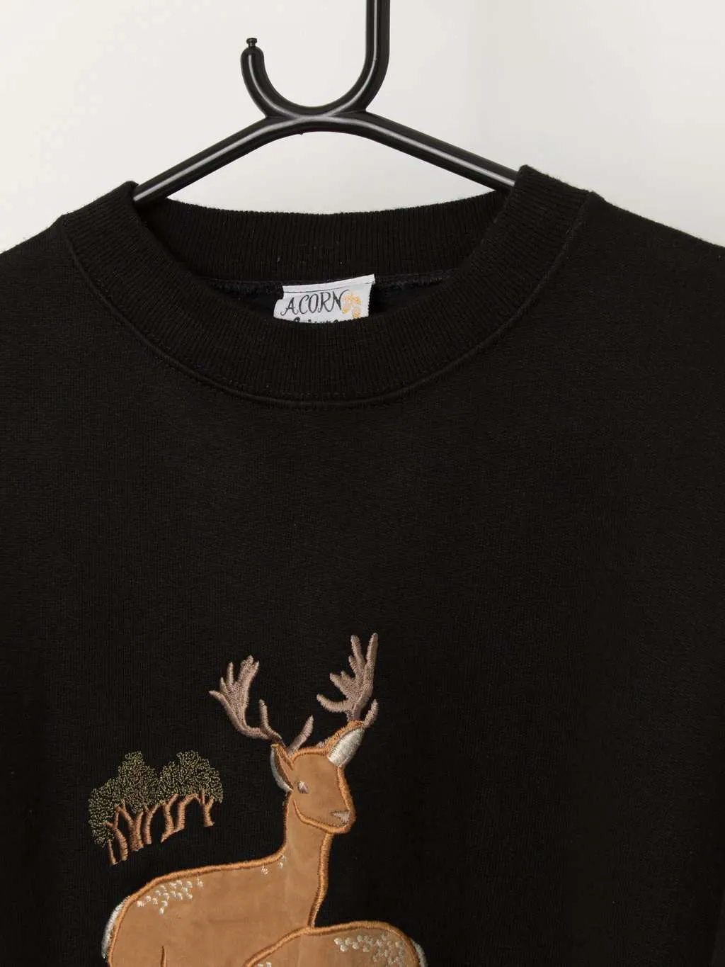 90s vintage deer embroidered sweatshirt in black – Large